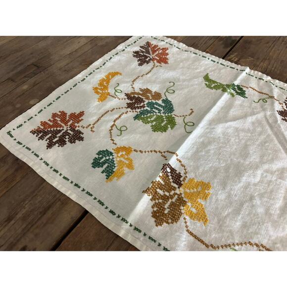 Vintage Embroidered Table Runner Fall Leaves - Picture 4 of 5